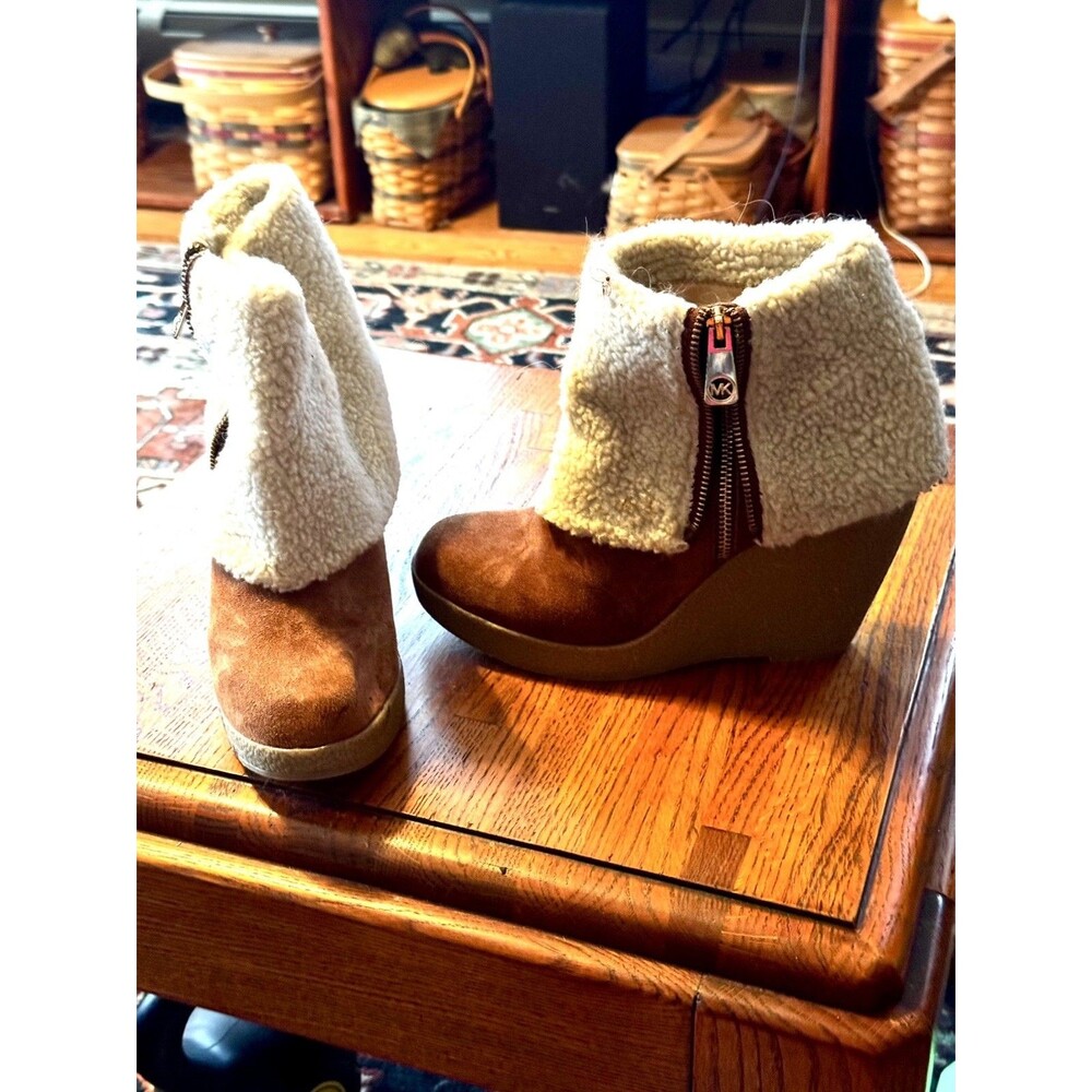Michael kors Brandy ankle  wedge boots. Sz 9M. Msrp $225 - Picture 4 of 4